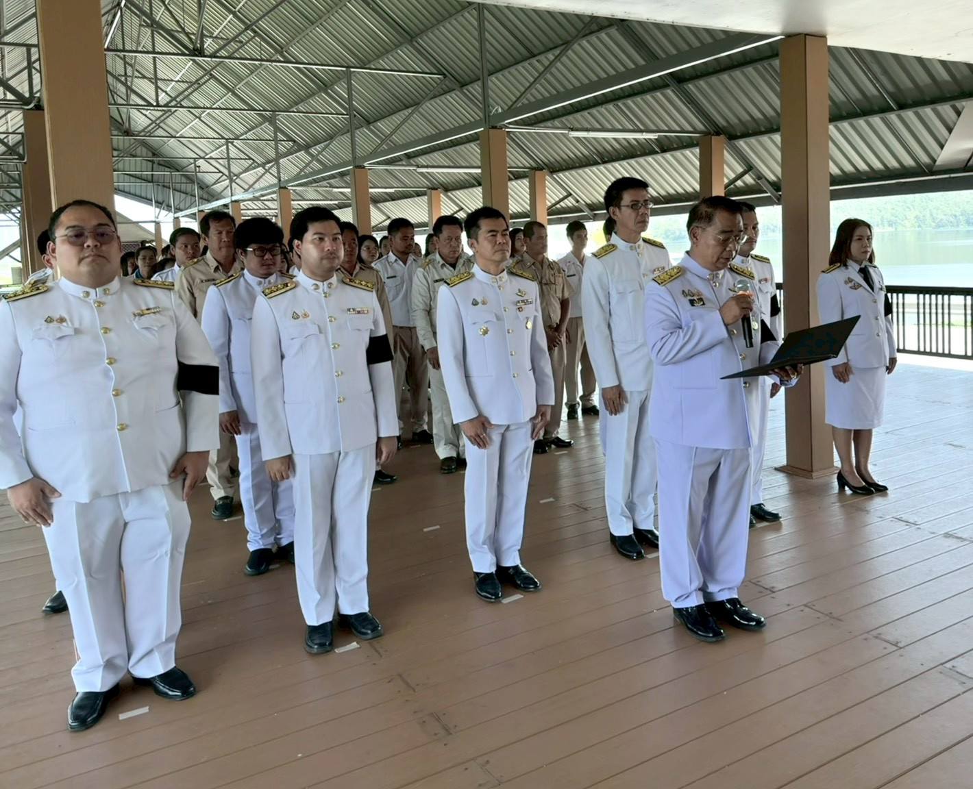 ผอ.โครงการส่งน้ำและบำรุงรักษาแม่แฝก-แม่งัดสมบูรณ์ชล นำข้าราชการและเจ้าหน้าที่ ร่วมพิธีถวายความอาลัยพระผู้เสด็จสู่สวรรคาลัย สมเด็จพระนางเจ้าสิริกิตติ์ พระบรมราชินีนาถ พระบรมราชชนนีพันปีหลวง และร่วมใจน้อมรำลึกถึงพระมหากรุณาธิคุณ