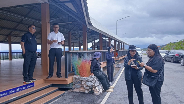 ผู้อำนวยการโครงการส่งน้ำและบำรุงรักษาแม่แฝก-แม่งัดสมบูรณ์ ติดตามความคืบหน้าการเตรียมสถานที่ รับรองนายกรัฐมนตรีและ รมว.กษ. ณ พลับพลาเขื่อนแม่งัดสมบูรณ์ชล