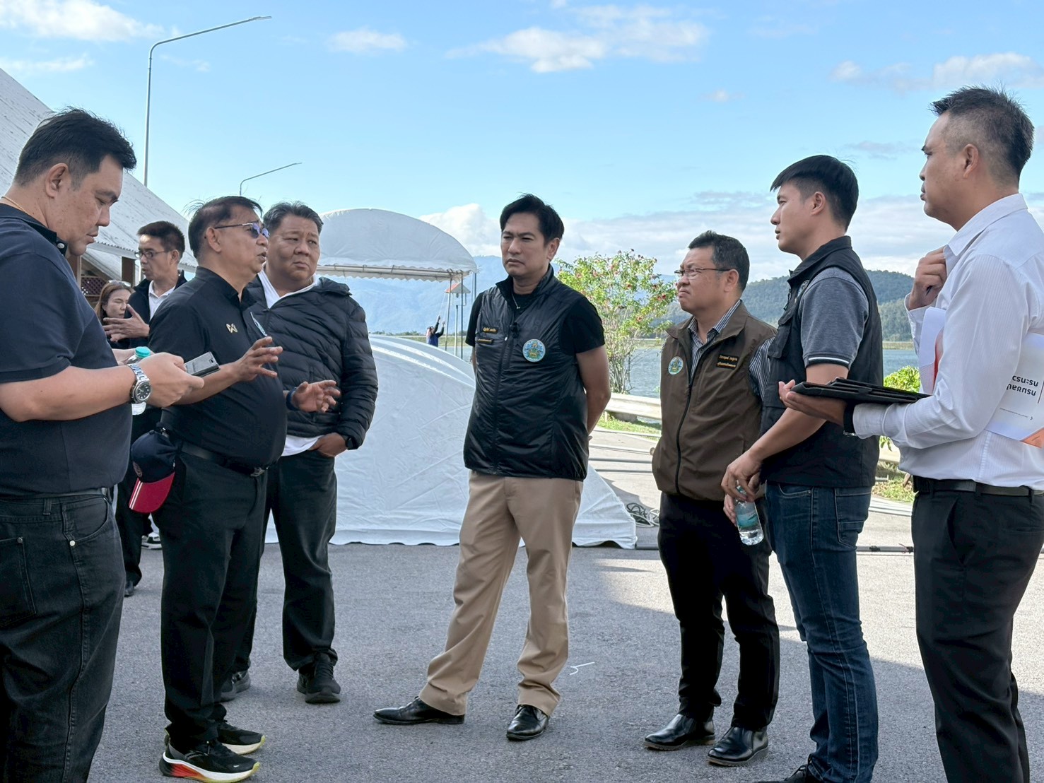 ผู้อำนวยการโครงการส่งน้ำและบำรุงรักษาแม่แฝก-แม่งัดสมบูรณ์ ต้อนรับผู้อำนวยการสำนักงานชลประทานที่ 1 ลงพื้นที่ติดตามความคืบหน้าเตรียมการต้อนรับรองนายกรัฐมนตรีและ รมว.กษ. ณ เขื่อนแม่งัดสมบูรณ์ชล