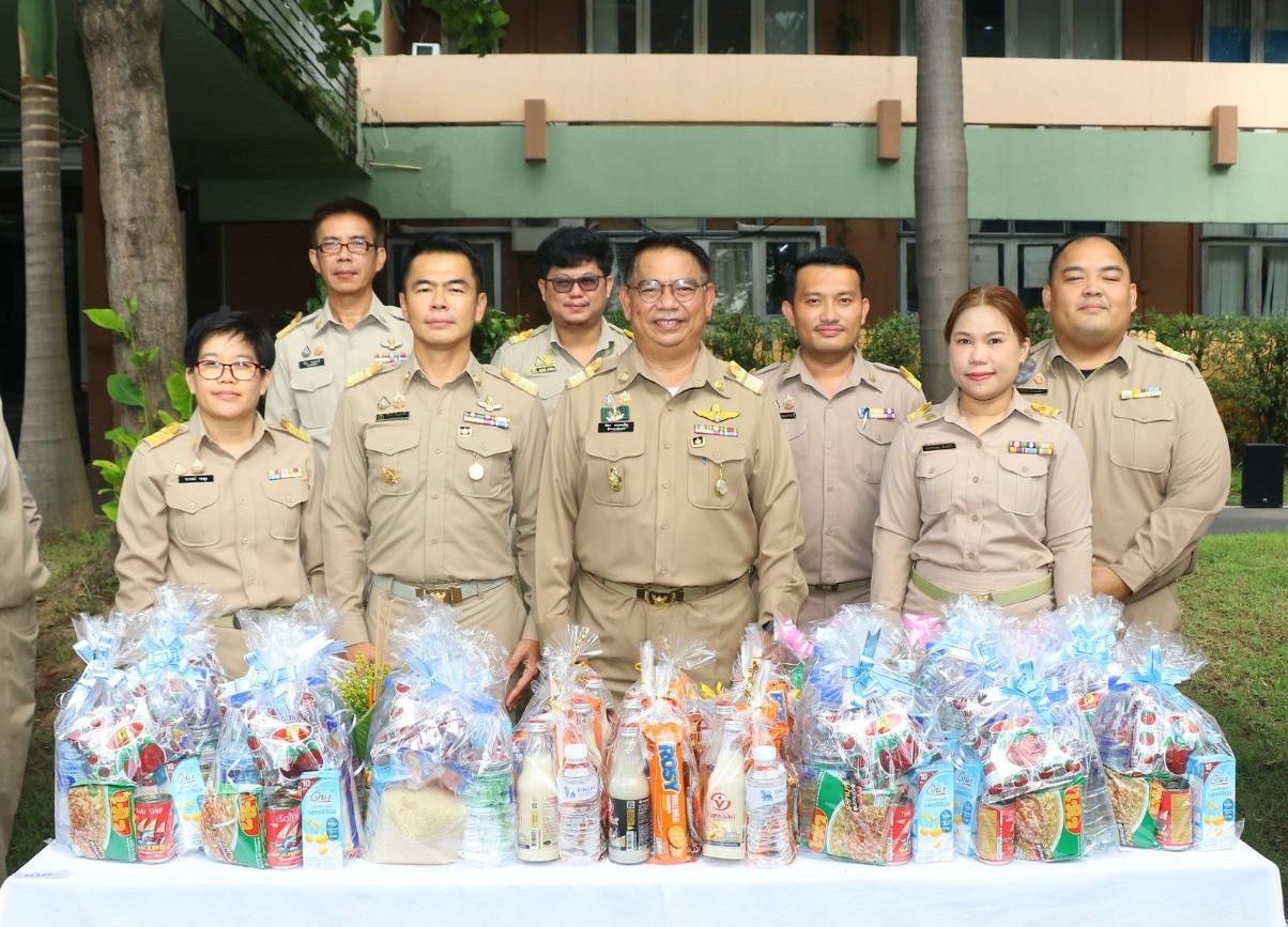 ผอ.โครงการส่งน้ำและบำรุงแม่แฝก-แม่งัดสบูรณ์ชลนำหัวหน้าฝ่ายและข้าราชการ ร่วมพิธีสักการะสิ่งศักดิ์สิทธิ์และทำบุญตักบาตรพระสงฆ์ 9 รูป เนื่องในวันคล้ายวันสถาปนากรมชลประทาน ครบรอบปีที่ 123 ณ สำนักงานชลประทานที่ 1