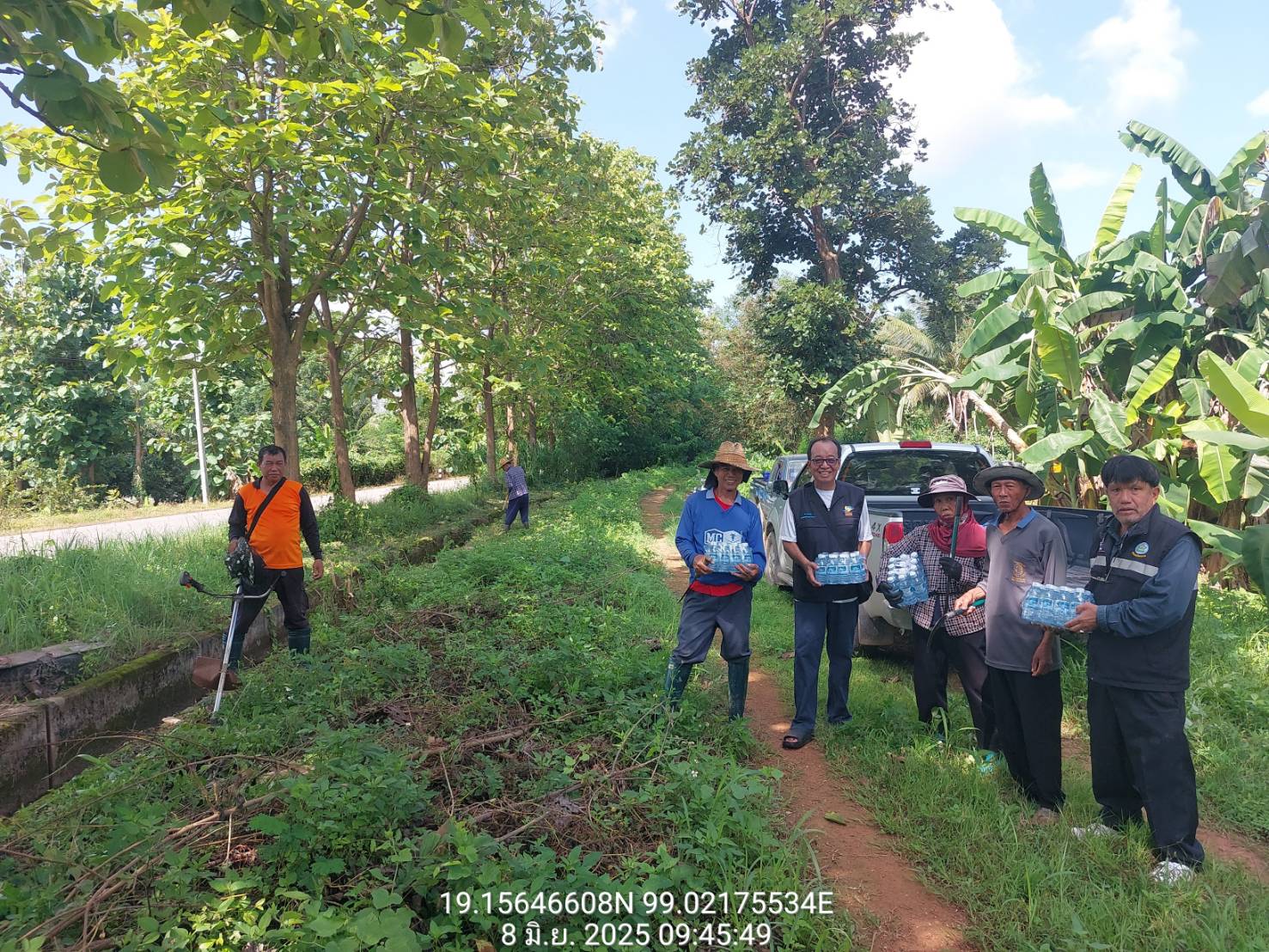 โครงการส่งน้ำและบำรุงรักษาแม่แฝก-แม่งัดสมบูรณ์ชล ร่วมกับกลุ่มผู้ใช้น้ำบ้านดง  ลงพื้นที่ขุดลอกและกำจัดวัชพืชบริเวณคลองซอย 1 (ฝั่งขวา)  เพิ่มประสิทธิภาพการส่งน้ำเตรียมรับแผนบริหารจัดการน้ำฤดูฝน ปี 2568