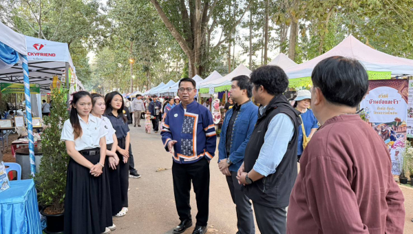 ผอ.โครงการส่งน้ำและบำรุงรักษาแม่แฝก-แม่งัดสมบูรณ์ชล ร่วมเป็นเกียรติในพิธีเปิดงาน “หนาวนี้ที่เมืองแกน 69 และชมบูธนิทรรศการของโครงการฯ ให้ความรู้หัวข้อ “การทำนาเปียกสลับแห้งแกล้งข้าว”