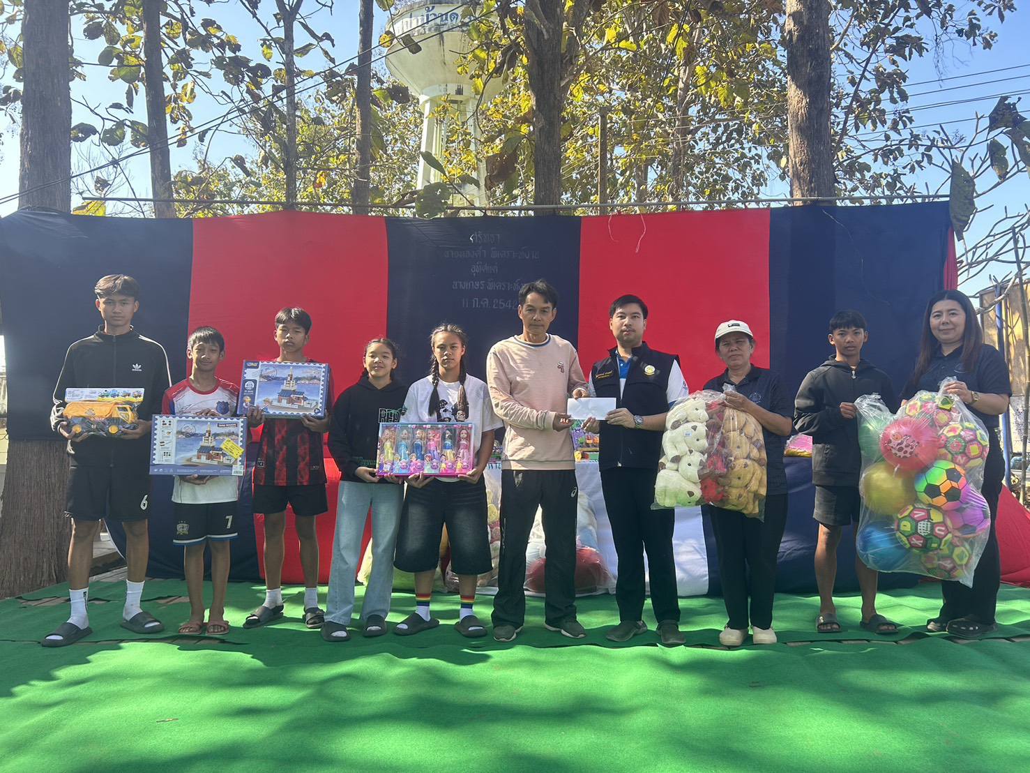 โครงการส่งน้ำและบำรุงรักษาแม่แฝก-แม่งัดสมบูรณ์ชล สร้างรอยยิ้ม มอบทุนการศึกษาและของขวัญ ในกิจกรรมวันเด็กแห่งชาติ ประจำปี 2569 