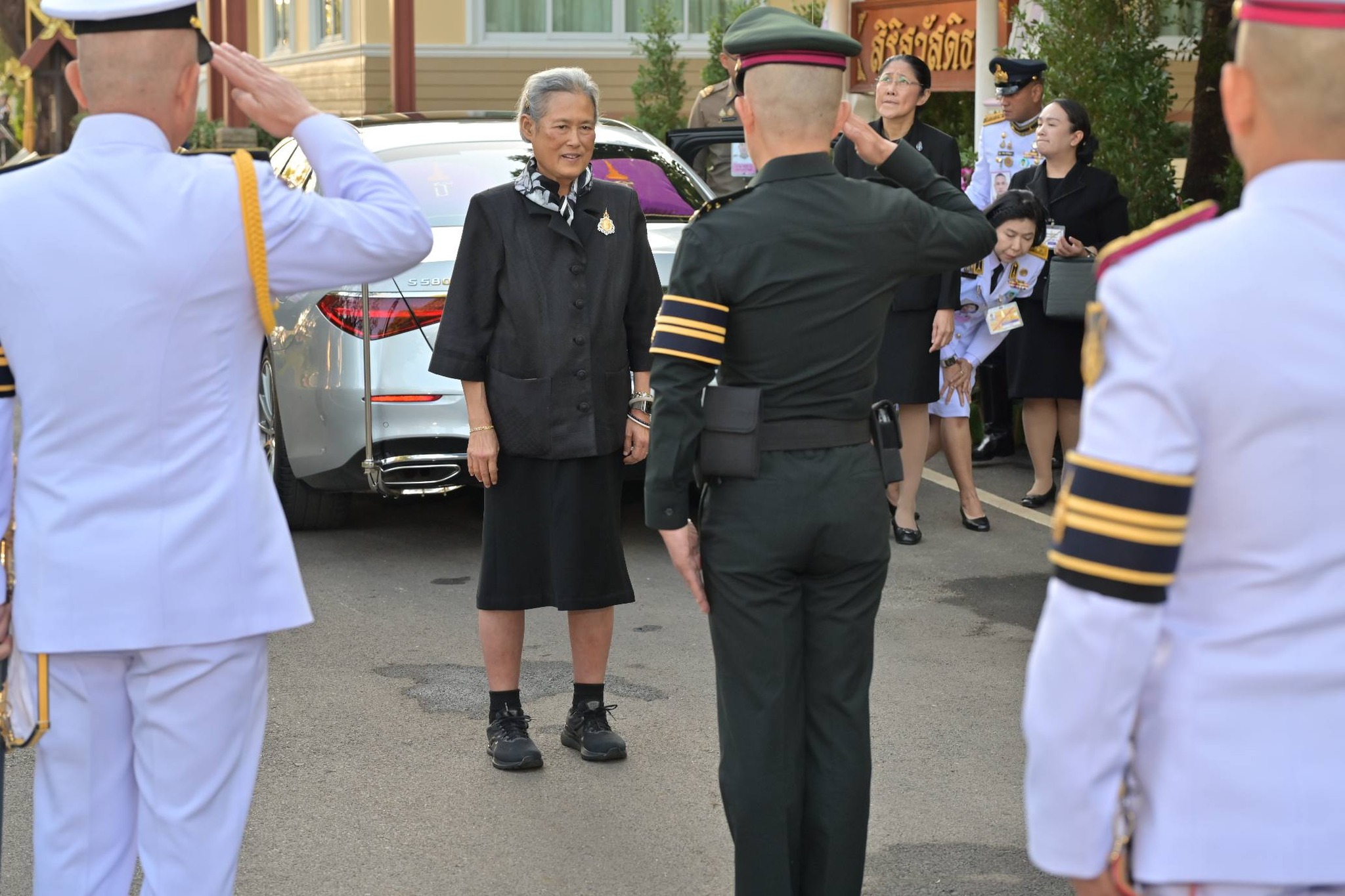 กรมชลประทาน เฝ้าฯ ส่งเสด็จ สมเด็จพระกนิษฐาธิราชเจ้า กรมสมเด็จพระเทพรัตนราชสุดาฯ สยามบรมราชกุมารี